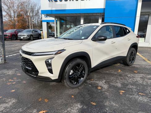 New 2026 Chevrolet Trax ACTIV image 1