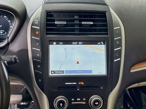 Used 2017 Lincoln MKC Select w/ Select Plus Package FWD image 18