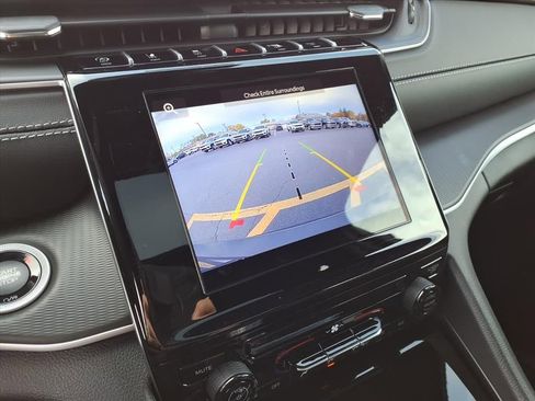 New 2025 Jeep Grand Cherokee L Laredo image 21