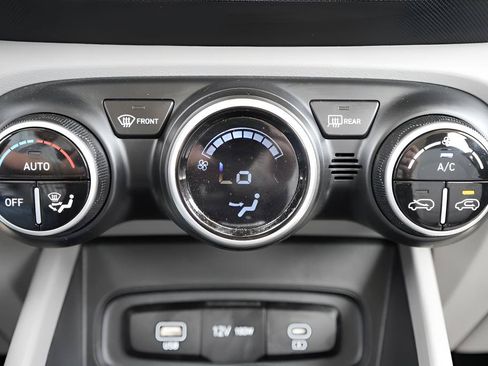 Certified 2023 Hyundai Venue SEL FWD image 31