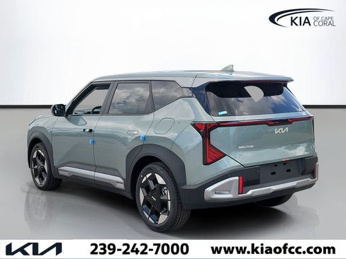 New 2027 Kia Seltos S FWD image 4