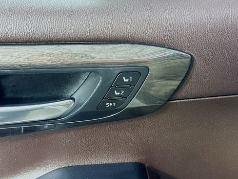 Used 2021 Toyota Highlander Limited FWD image 22