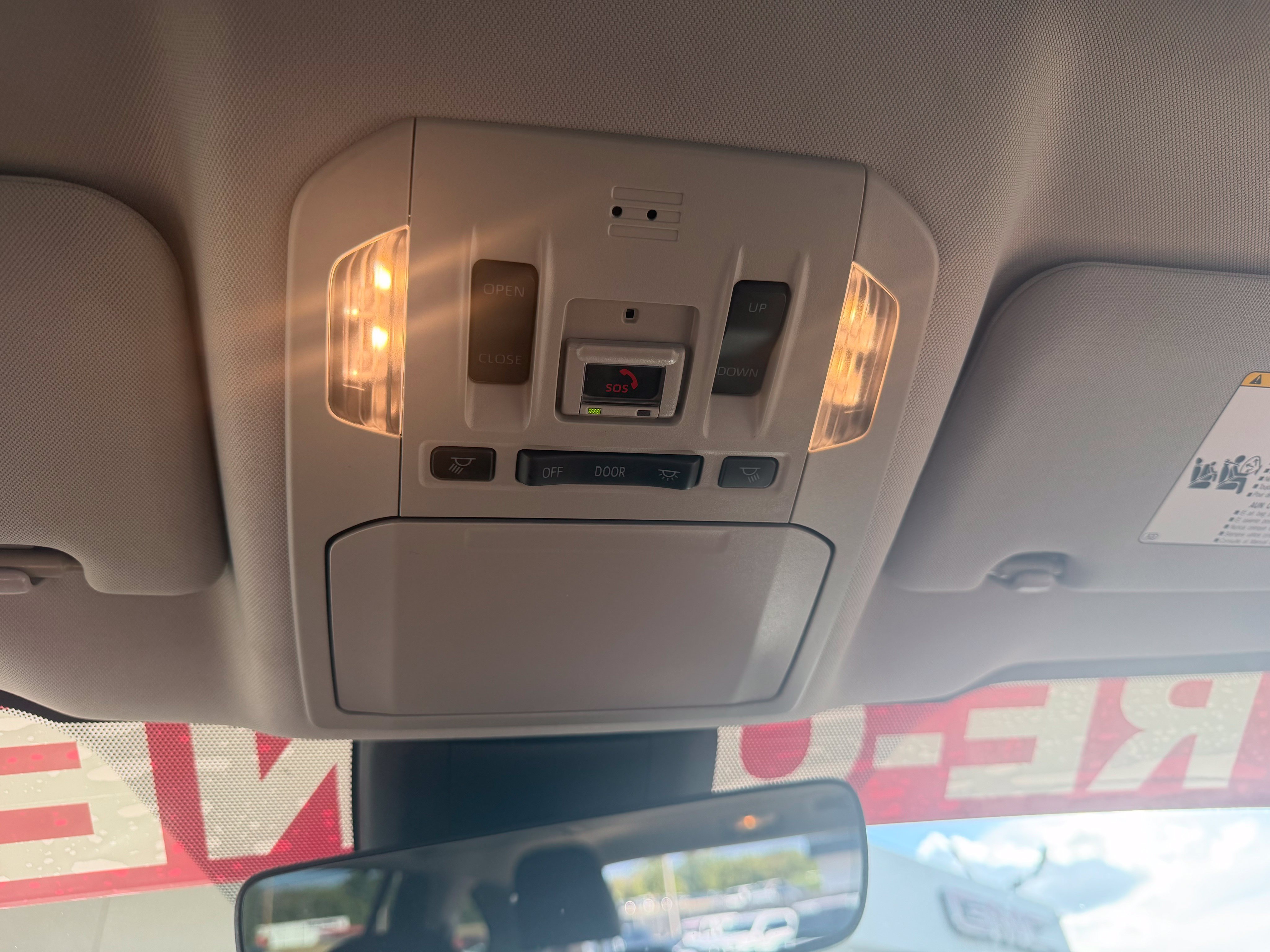 Used 2020 Toyota Highlander XLE FWD image 37