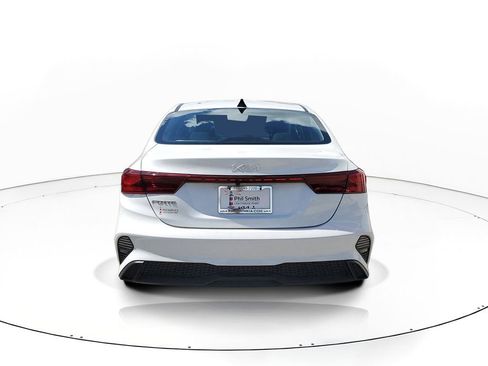 Used 2022 Kia Forte LXS w/ LXS Technology Package FWD image 5