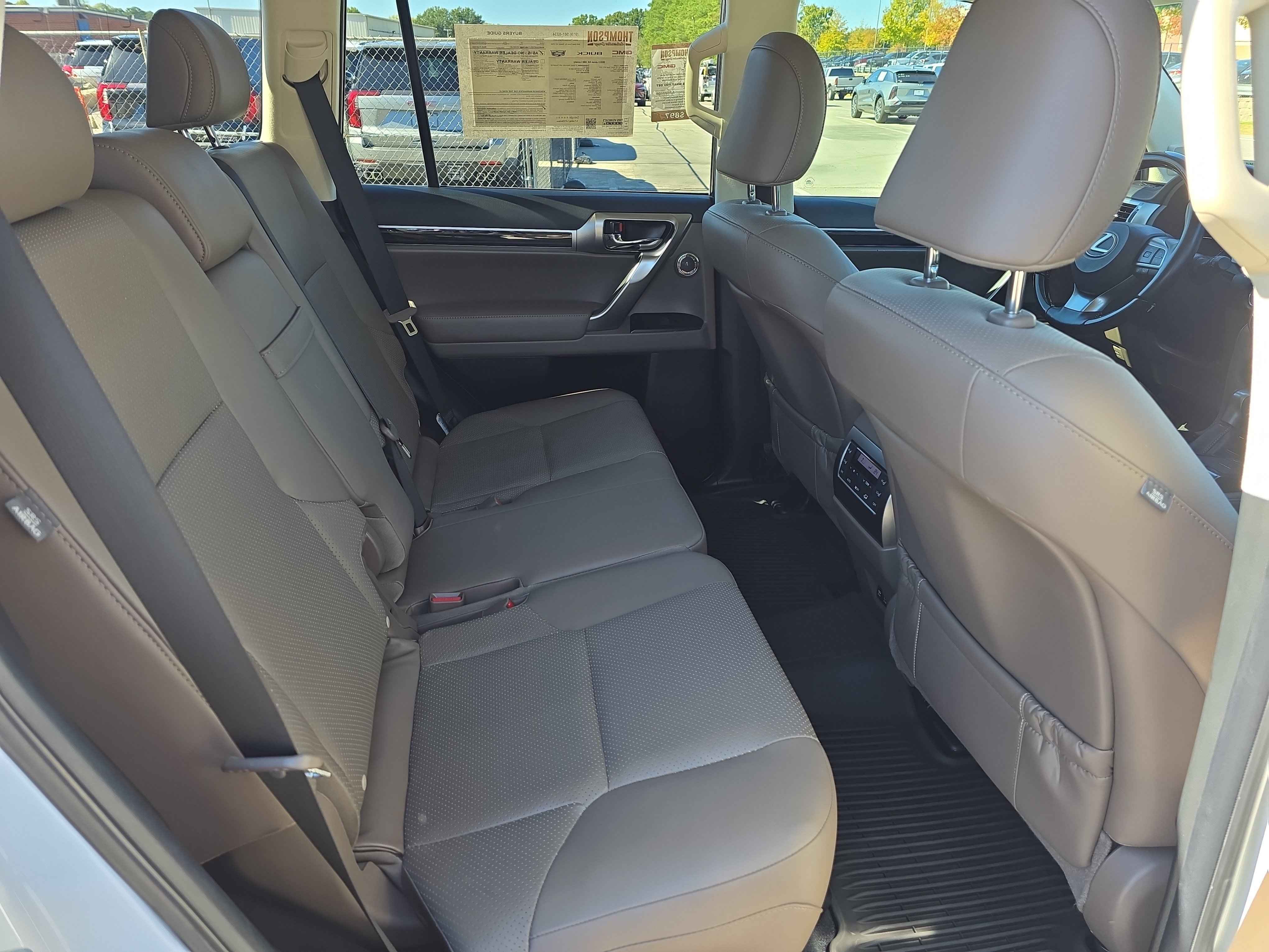 Used 2022 Lexus GX 460 Luxury w/ Off Road Package AWD/4WD image 11