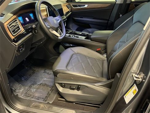 Certified 2025 Volkswagen Atlas SE image 7
