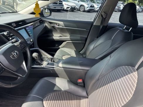 Used 2020 Toyota Camry SE FWD image 10