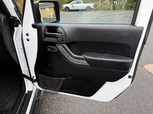 Used 2013 Jeep Wrangler Sahara image 31