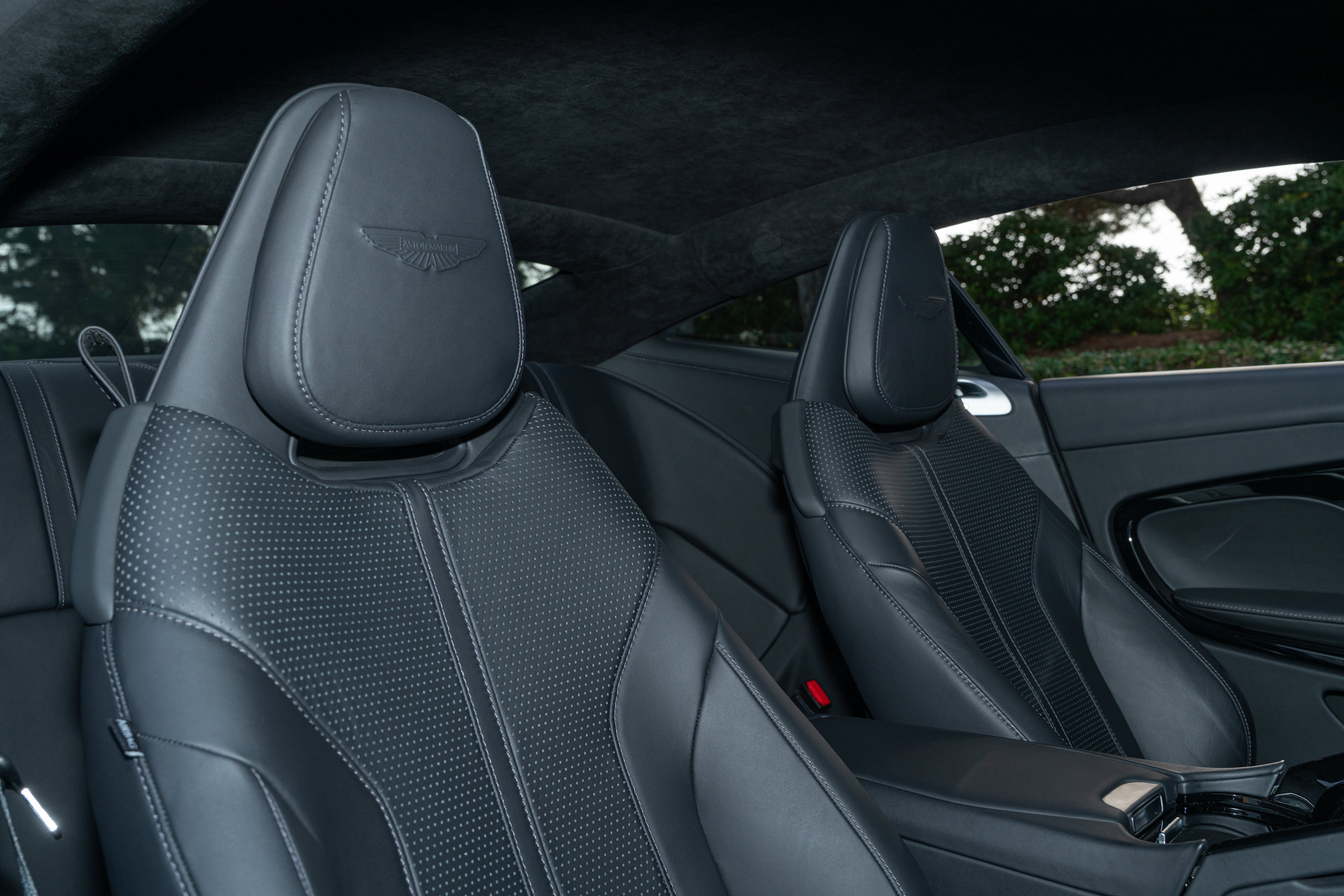 Used 2024 Aston Martin DB12 Coupe RWD image 17