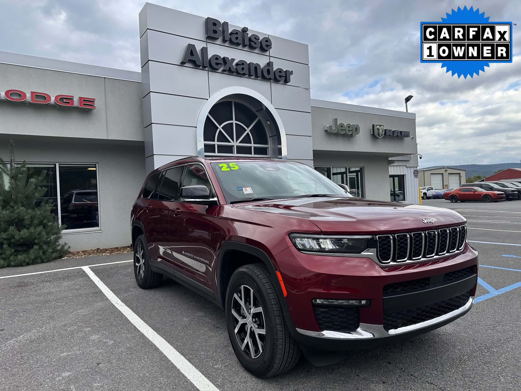 Used 2025 Jeep Grand Cherokee L Limited w/ Luxury Tech Group II AWD/4WD image 1