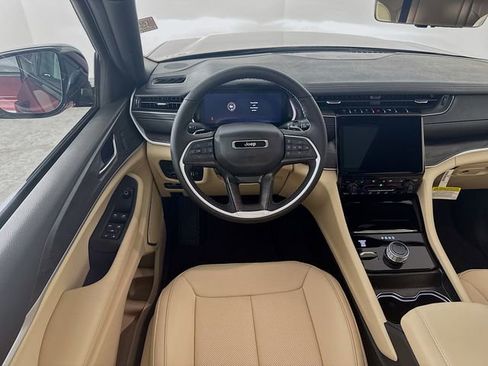 New 2025 Jeep Grand Cherokee Limited w/ Luxury Tech Group II image 27