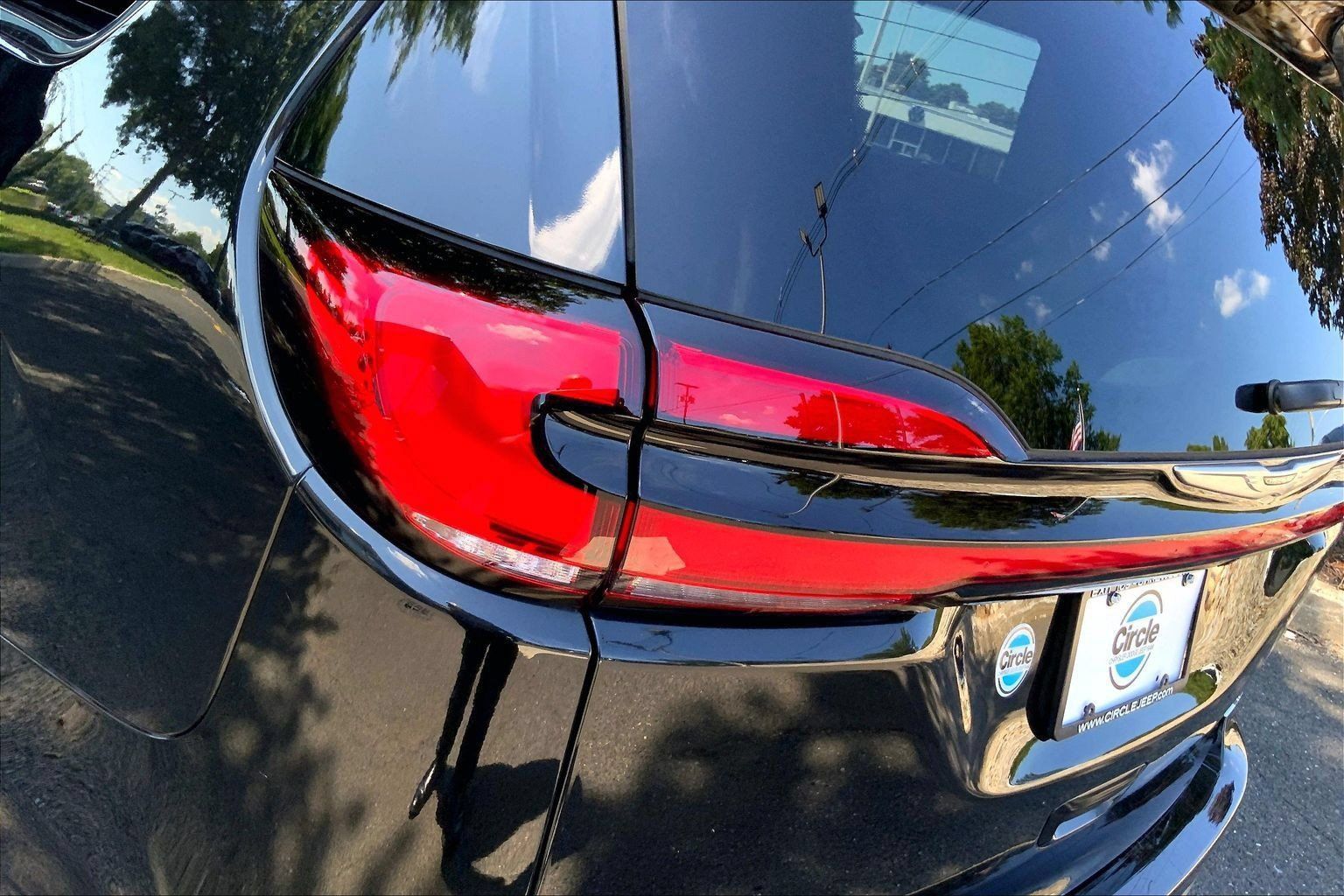 Certified 2023 Chrysler Pacifica Touring-L AWD/4WD image 22