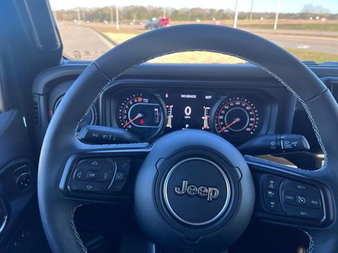 Used 2025 Jeep Gladiator Rubicon image 28