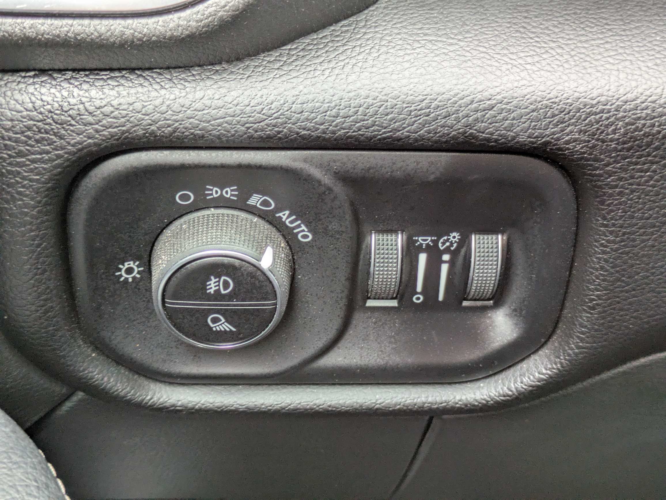 Used 2025 RAM 3500 Laramie AWD/4WD image 23