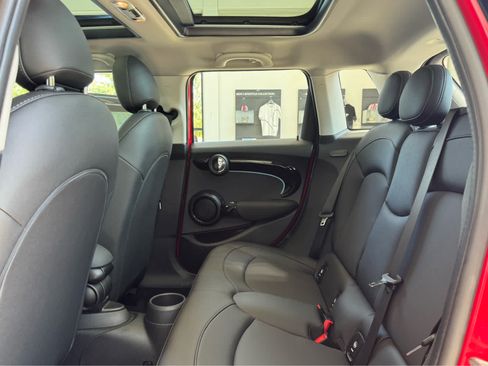 Used 2024 MINI Cooper 4-Door Hardtop FWD image 15