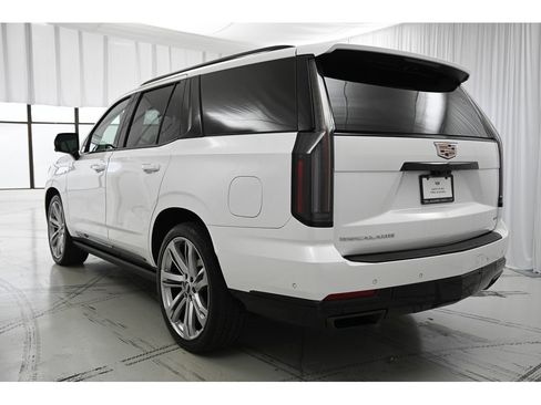 Used 2025 Cadillac Escalade Sport Platinum image 5