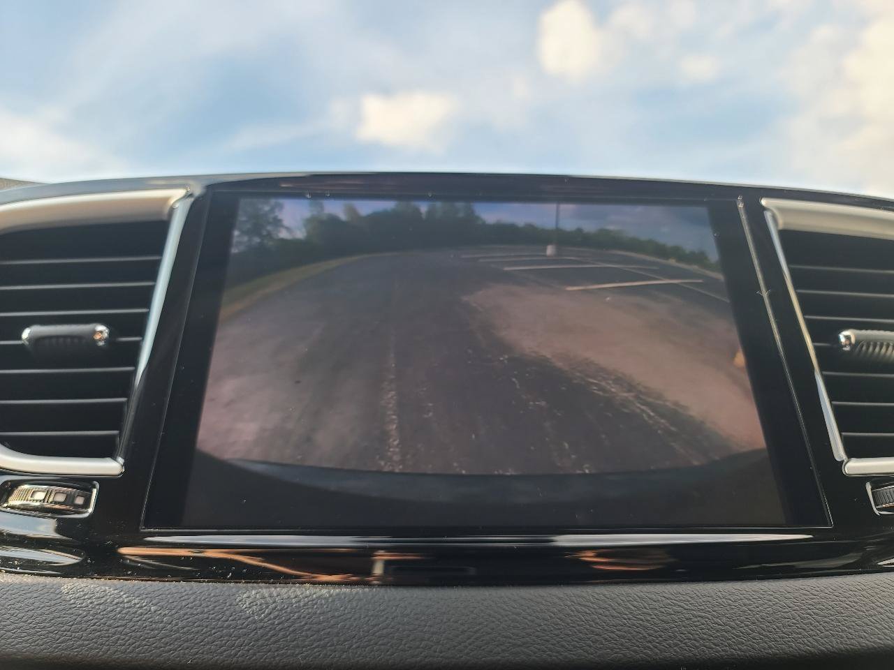 Used 2023 Chrysler Pacifica Touring-L FWD image 27