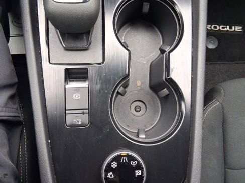 Used 2024 Nissan Rogue S image 21