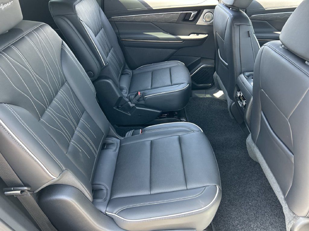 Used 2026 Buick Enclave Avenir w/ Super Cruise Package FWD image 28