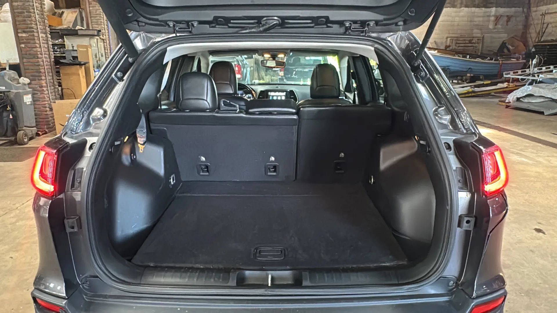 Used 2019 Jeep Cherokee Limited AWD/4WD image 24