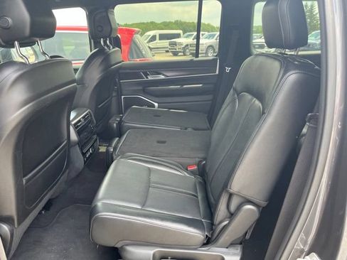 Used 2024 Jeep Wagoneer L Series II w/ Flexible Seating Group AWD/4WD image 8