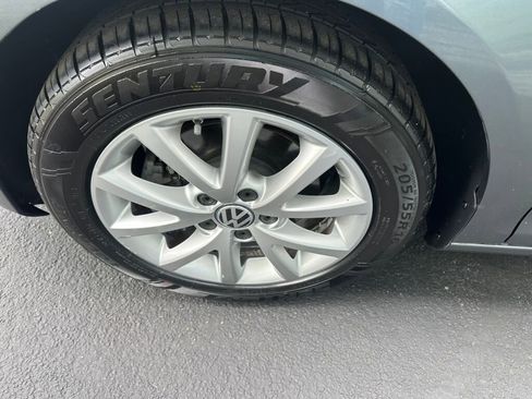 Used 2010 Volkswagen Jetta SE FWD image 9