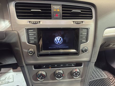 Used 2015 Volkswagen Golf TDI SE FWD image 19