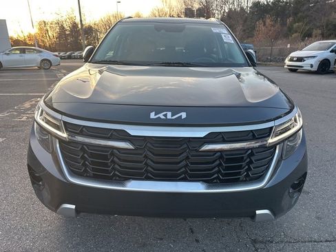 Used 2024 Kia Seltos EX image 2