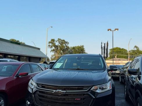 Used 2021 Chevrolet Traverse RS FWD image 1
