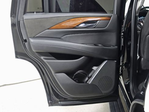 Used 2016 Cadillac Escalade Premium image 38