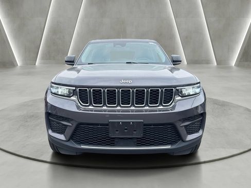 Used 2023 Jeep Grand Cherokee Laredo w/ Luxury Tech Group I AWD/4WD image 2