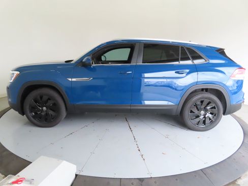 New 2026 Volkswagen Atlas Cross Sport SE FWD image 8