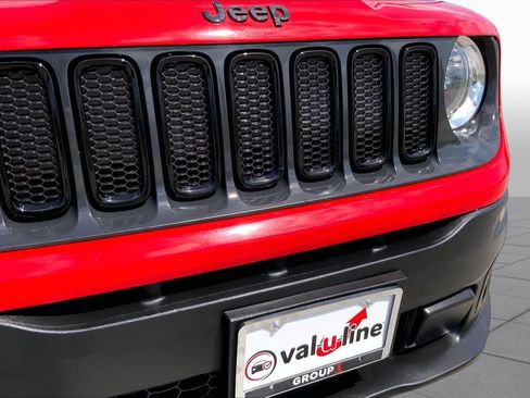 Used 2017 Jeep Renegade Altitude FWD image 29