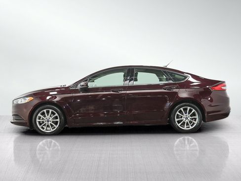 Used 2017 Ford Fusion SE FWD image 2