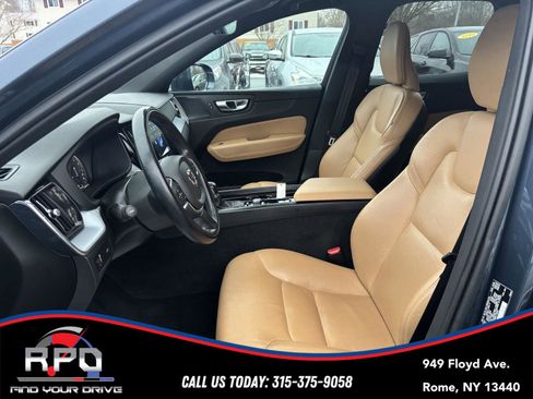 Used 2020 Volvo XC60 T6 Momentum image 14