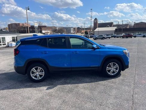Used 2024 GMC Terrain SLE image 4
