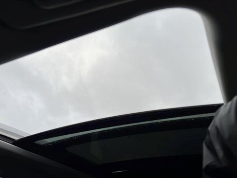 Used 2019 Jeep Cherokee Latitude Plus w/ Comfort/Convenience Group image 21