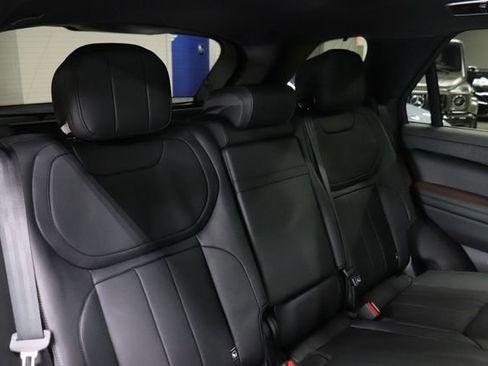 Used 2025 Land Rover Range Rover Sport SE AWD/4WD image 21