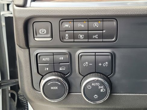 Used 2025 Chevrolet Suburban LT AWD/4WD image 27
