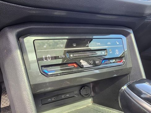 Used 2022 Volkswagen Tiguan SE w/ Panoramic Sunroof Package image 13