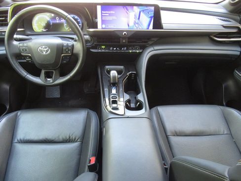 Certified 2024 Toyota Crown AWD/4WD image 32