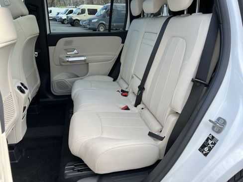 Used 2026 Mercedes-Benz GLB 250 4MATIC image 23