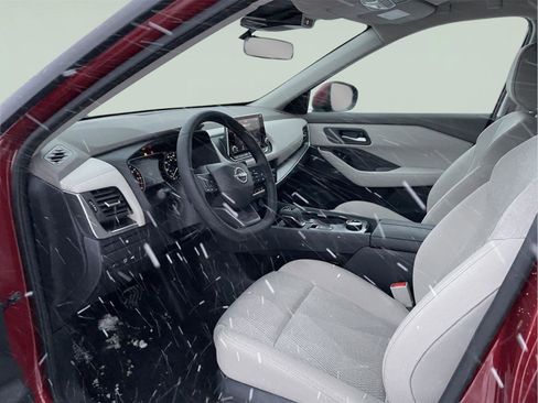 Used 2025 Nissan Rogue SV image 13