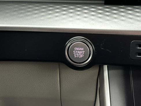 Used 2024 Kia Carnival LX image 22