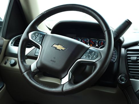 Used 2015 Chevrolet Suburban LTZ image 7