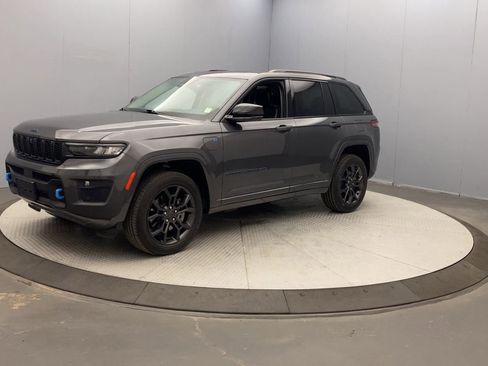Used 2023 Jeep Grand Cherokee 30th Anniversary AWD/4WD image 9
