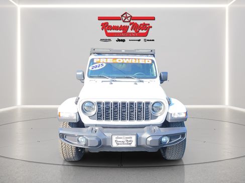 Used 2025 Jeep Gladiator Sport AWD/4WD image 8
