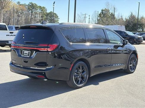 New 2026 Chrysler Pacifica Limited w/ S Appearance Package FWD image 12