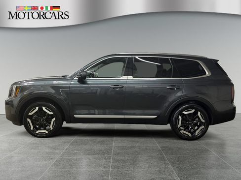 Used 2024 Kia Telluride EX w/ EX Captain's Chair Package AWD/4WD image 6