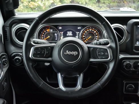 Used 2020 Jeep Wrangler Unlimited Sahara image 6